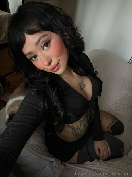 Emilymori model sexy picture