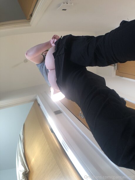 Giantaliengf hd pornstar picture