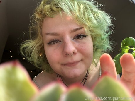 Giantaliengf model hot galleries