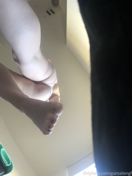 Giantaliengf pornstar hot image