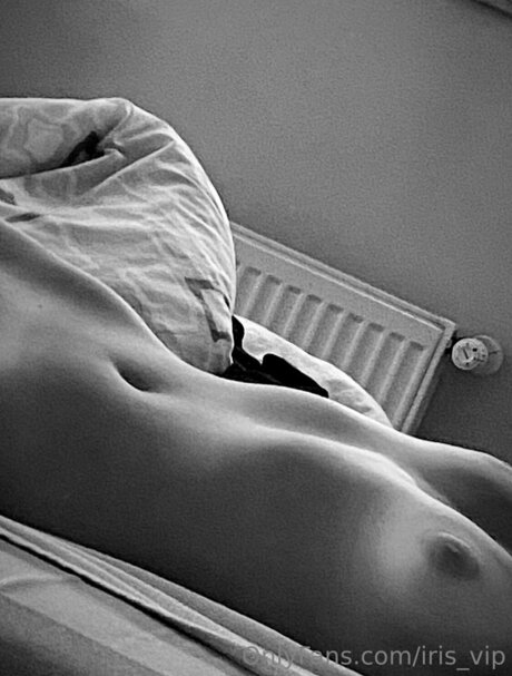 Iris Vip exclusive model image