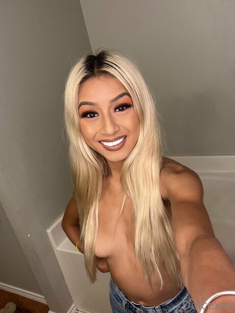 Latinabarbie96 model pic