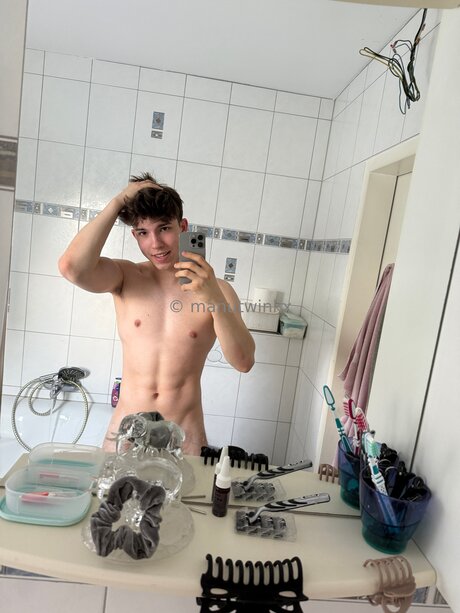 Its Leonardo naked actress gallery