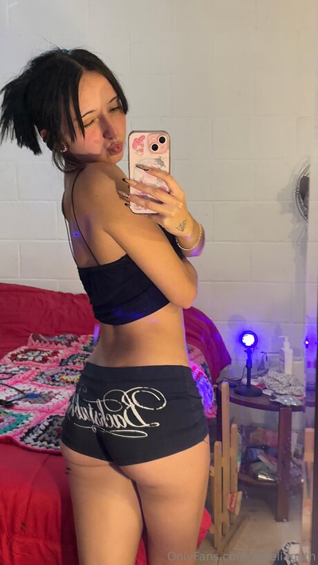 Aureliagoth model hot photos