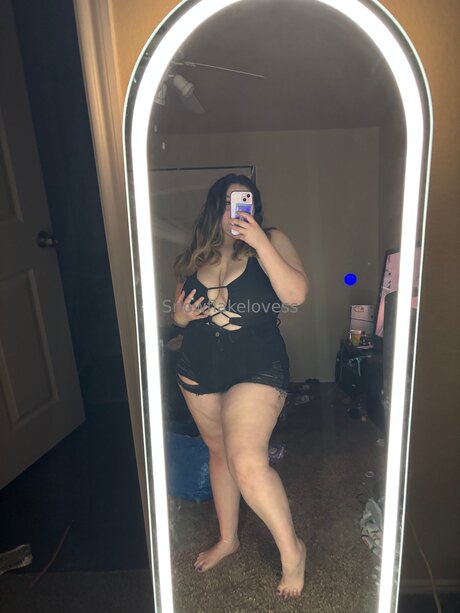 Snowflakelovess porn star pic