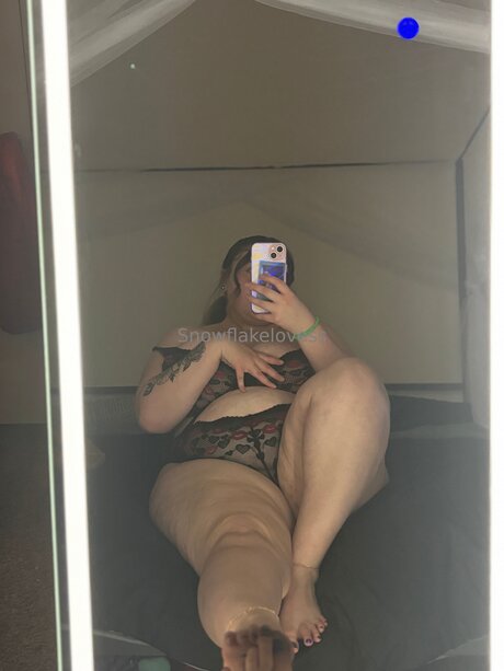 Snowflakelovess naked pornstar gallery