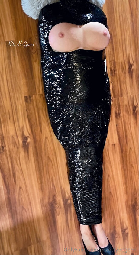 Mskittybegood model naked pic