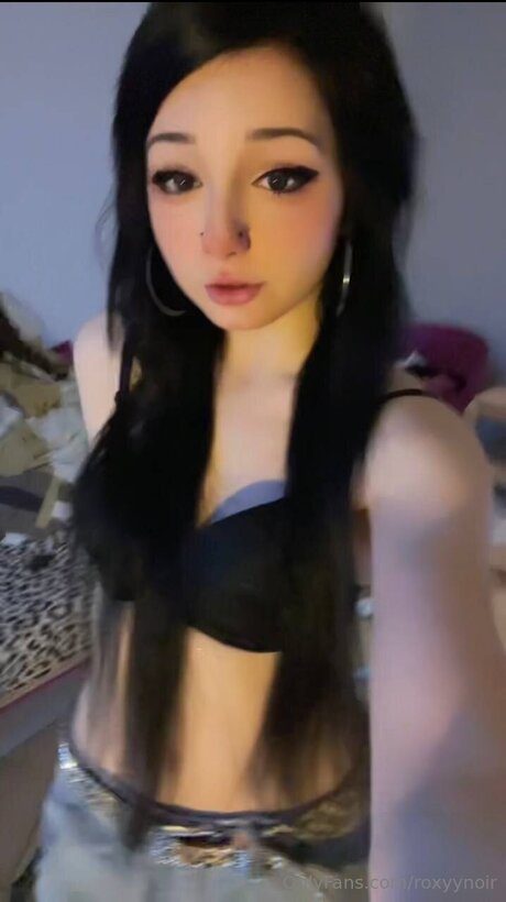 Roxyynoirrr model adult picture