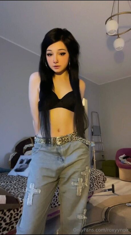 Roxyynoirrr model pornographic photos