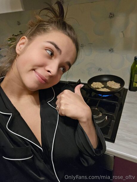 Mia Rose Oftv hot actress image