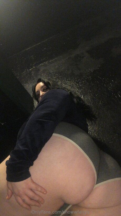 Snowwfairyy pornographic star picture