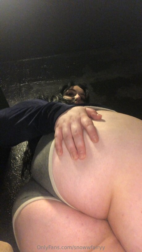 Snowwfairyy nudes model photo