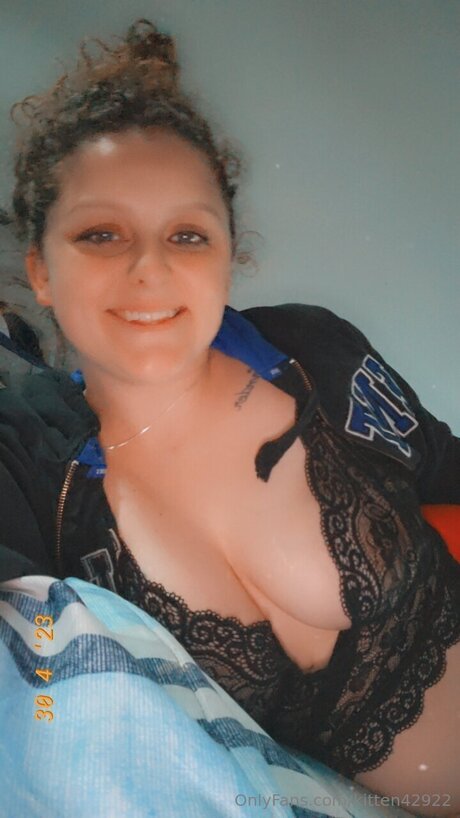 Kitten42922 xxx pornstar img