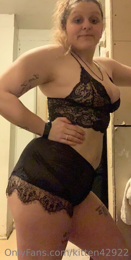 Kitten42922 art model gallery