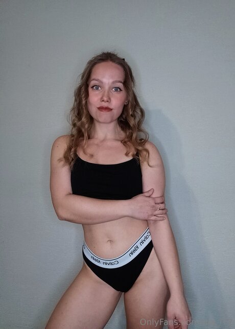 Dia L77 model sex images