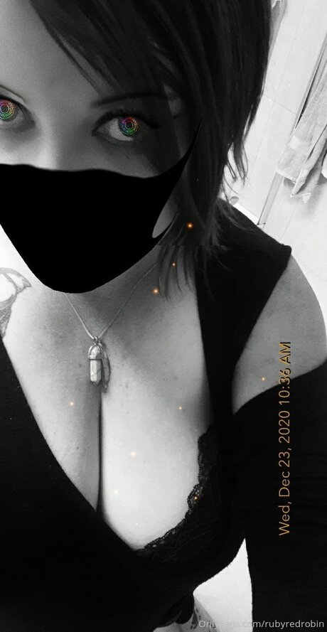 Rubyredrobin model porn picture