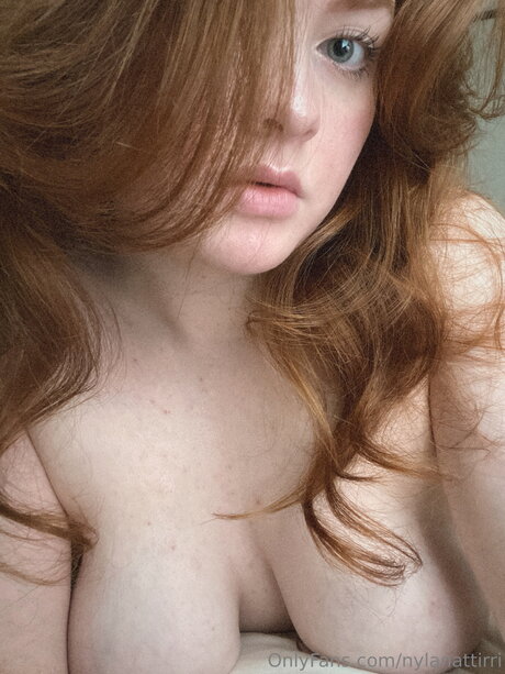 Nylanattirri model hd photo