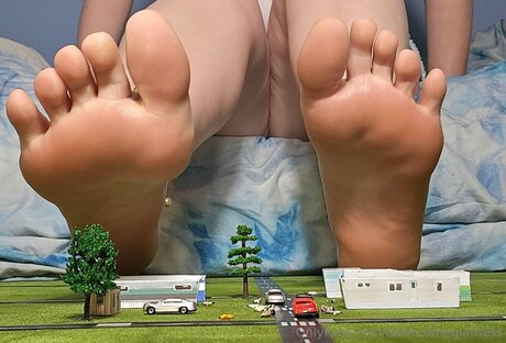 Dawnofthegiantess xxx pornstar img