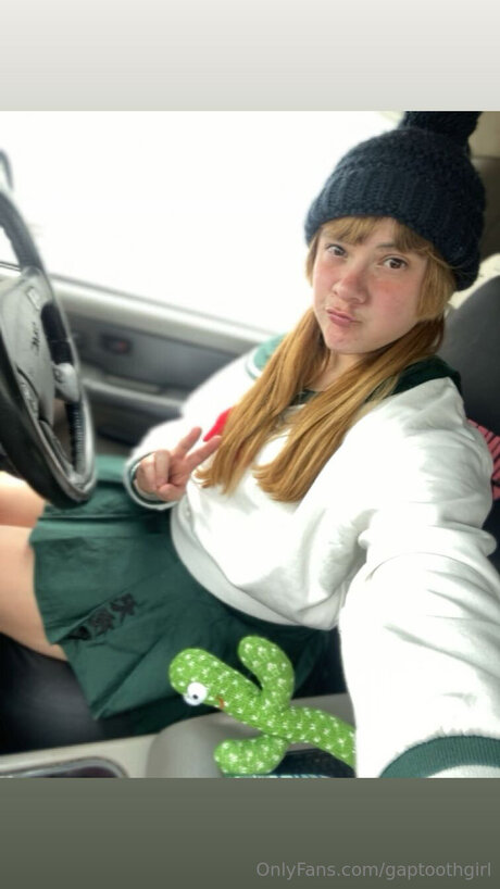 Gaptoothgirl sexy actress photo