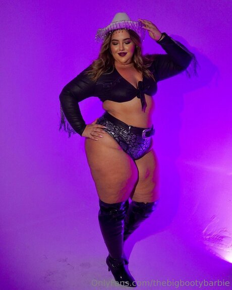 Thebigbootybarbie star sexy photos