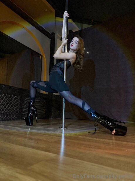 Elly Petite star erotic photos