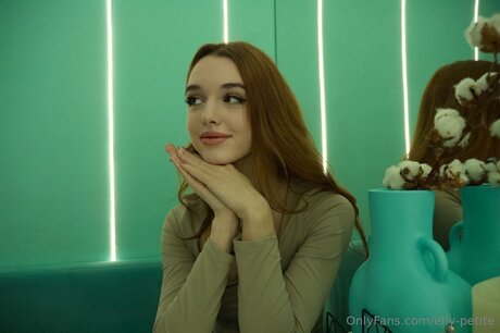 Elly Petite exclusive pornstar image