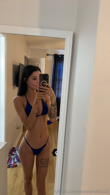 Snowwhyte222 hot model pic