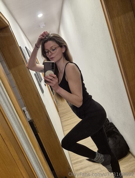 U353169692 model images