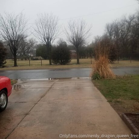 Nerdy Dragon Queen Free nude actress picture