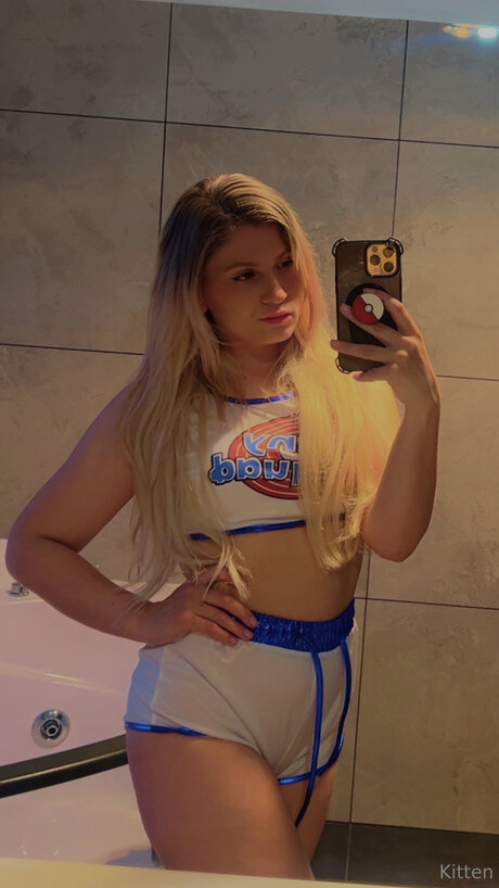 Skitzz sex actress archive