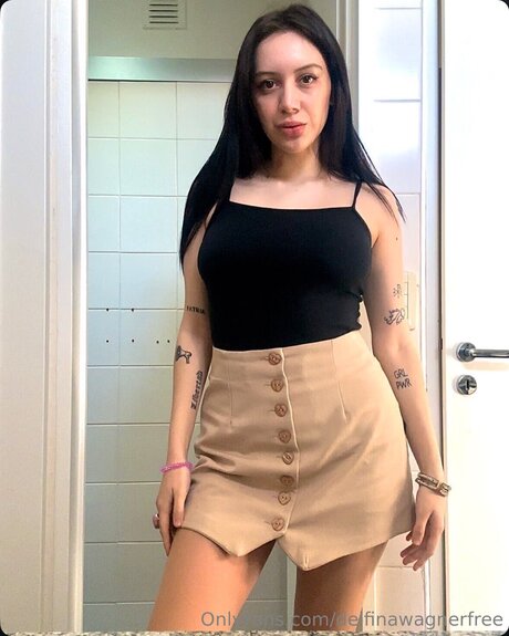 Delfinawagnerfree star adult pic