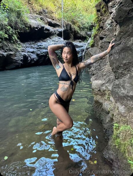 Tkhoneybun erotic model pic