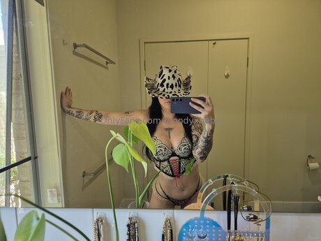 Moodyxbebe nude pornstar pic