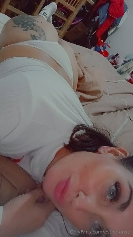 Esthefanya exclusive star images