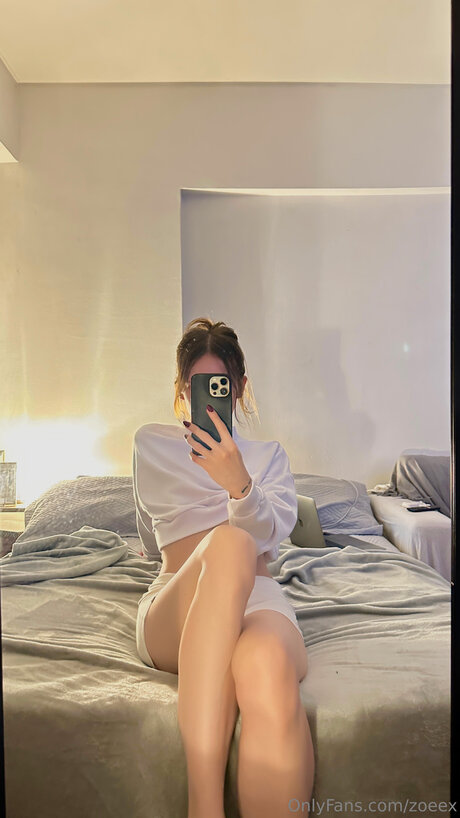 Bunnyzoe naked pornstar image