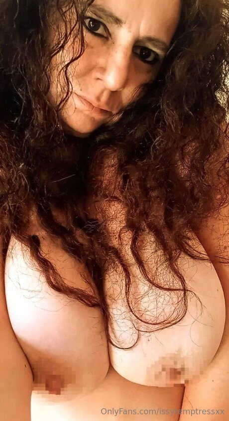 Issytemptressxx star exclusive photo