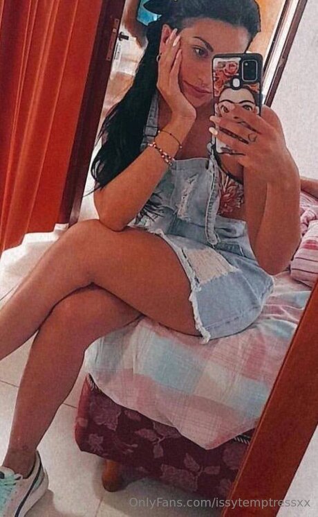 Issytemptressxx beautiful model pics