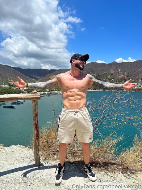 Theolivercolt model top photo