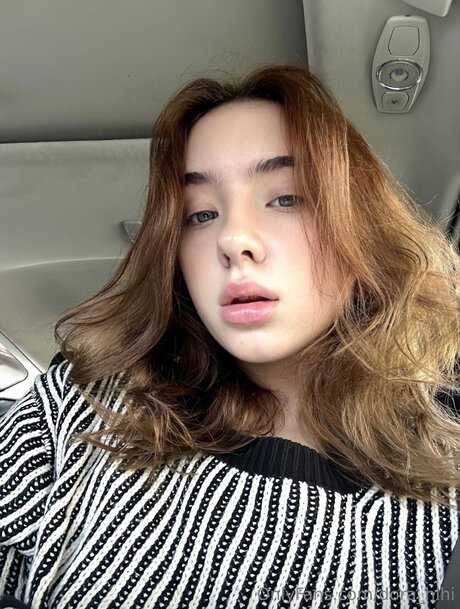 Dora Hihi beautiful model pics