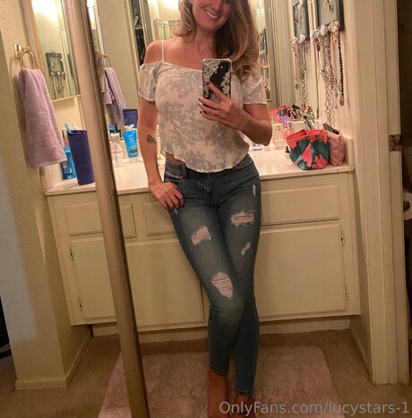 Lucystars 1 nude star picture