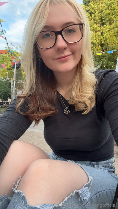 Emyangofficial nice star image