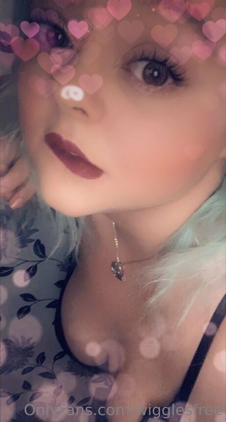 Wigglesfree model porn photo