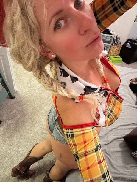 Theblondintheblue model porn archive