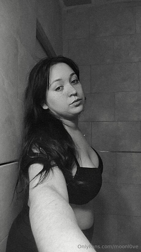 Moonl0ve model high quality gallery