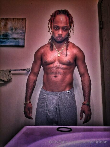 Shortycorleon naked actress pic