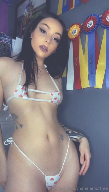 Chanelamorfree model nudes images