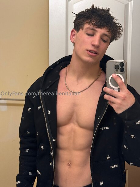 Therealbenitalian model adult pics
