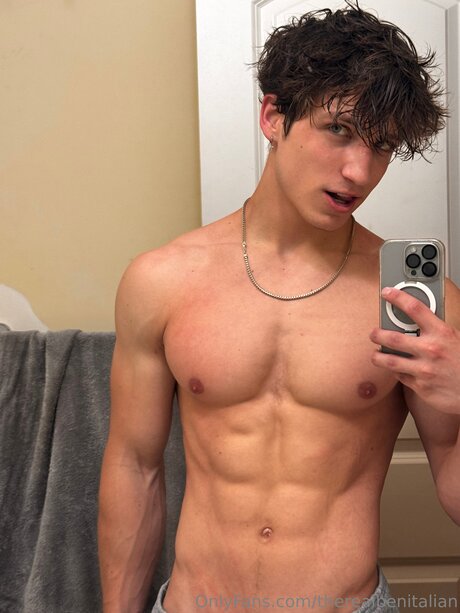 Therealbenitalian naked actress pic