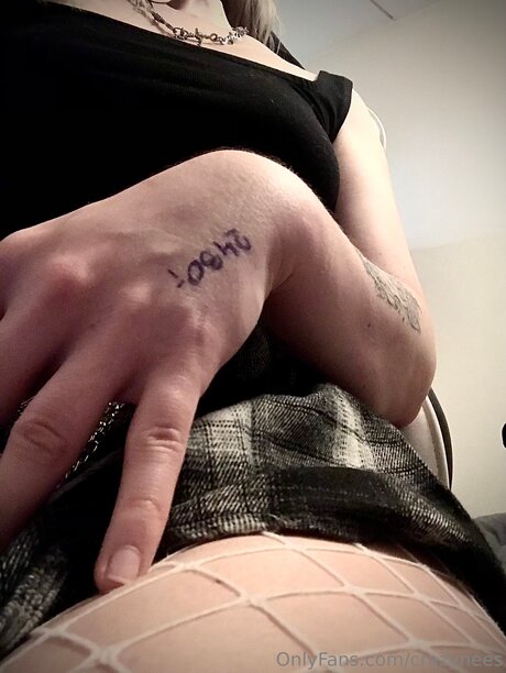 Crazynees model beautiful pic