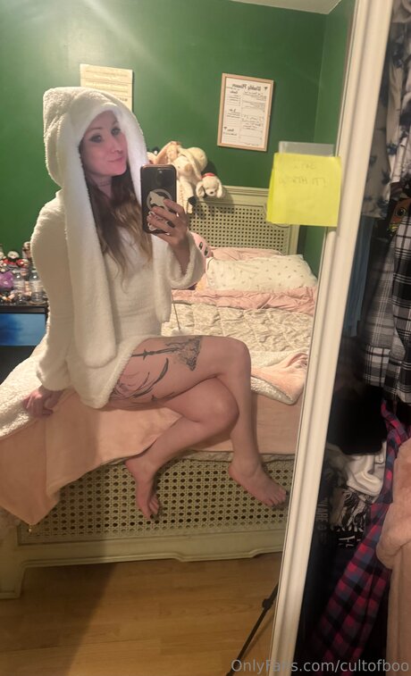 Cultofboo pornstar naked photo